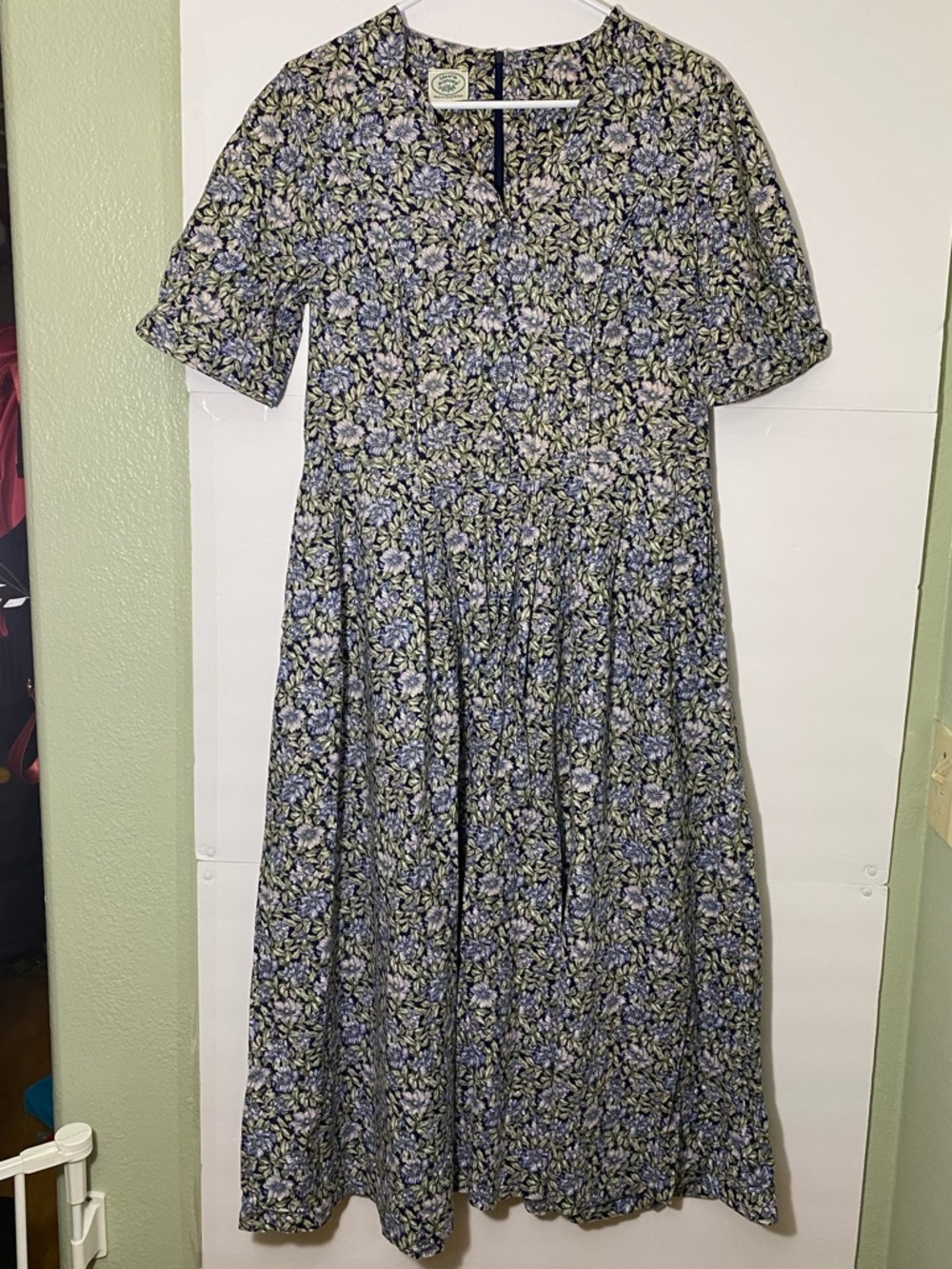 Vtg 1990’s Laura Ashley Navy Floral Moomoo dress with Green Leaves Large PTP 20